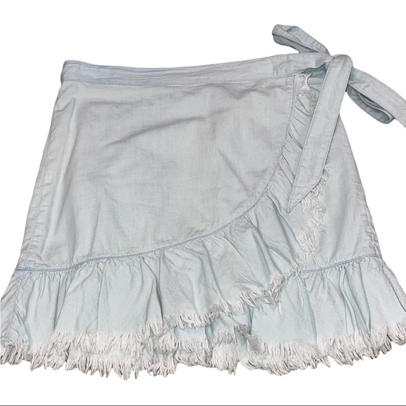 Blank NYC Women’s Light Denim Ruffled Frayed Wrap Skirt Size 30 - Picture 3 of 8